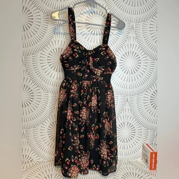 EUC CANDIES BLACK FLORAL MINI DRESS - Picture 1 of 6